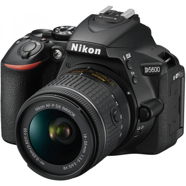 Nikon D5600 com Lente 18-140mm