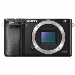 Sony a6000 Corpo | Brindes: Bolsa, Cartão 32GB, Mini Tripé e Kit Limpeza
