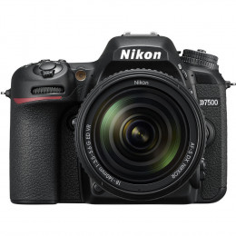 Nikon D7500 com Lente 18-140mm | Brindes: Bolsa, Cartão 32GB, Mini Tripé e Kit Limpeza
