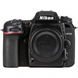 Nikon D7500 Corpo | Brindes: Bolsa, Cartão 32GB, Mini Tripé e Kit Limpeza